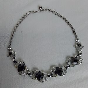 Elegant vintage silvertone and black onyx necklace with irridescent stones